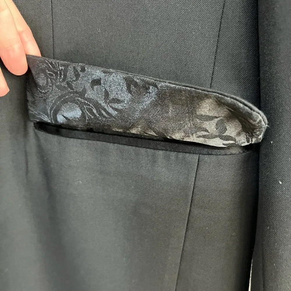- Men’s Tuxedo. 100% Handmade. Stunning Quality. Size 44L